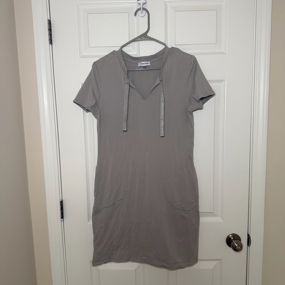 Calvin Klein Dresses & Skirts - Calvin Klein Light Gray Athleisure Short Sleeve Golf Dress